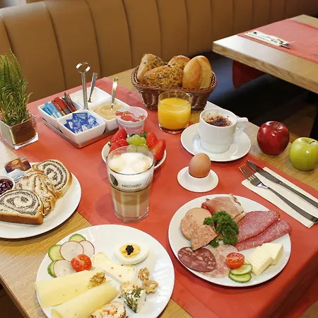 City Hotel Wuerzburg 2*