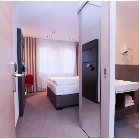 City Hotel Wuerzburg 2*