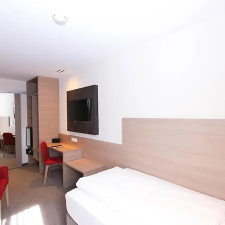 City Hotel Wuerzburg 2*